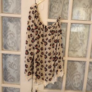 Daisy one shoulder top.